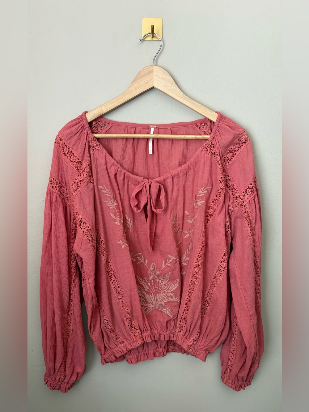 XS Free People Pale Butter Coral Salmon Oversized Maria Maria Embroidered Blouse